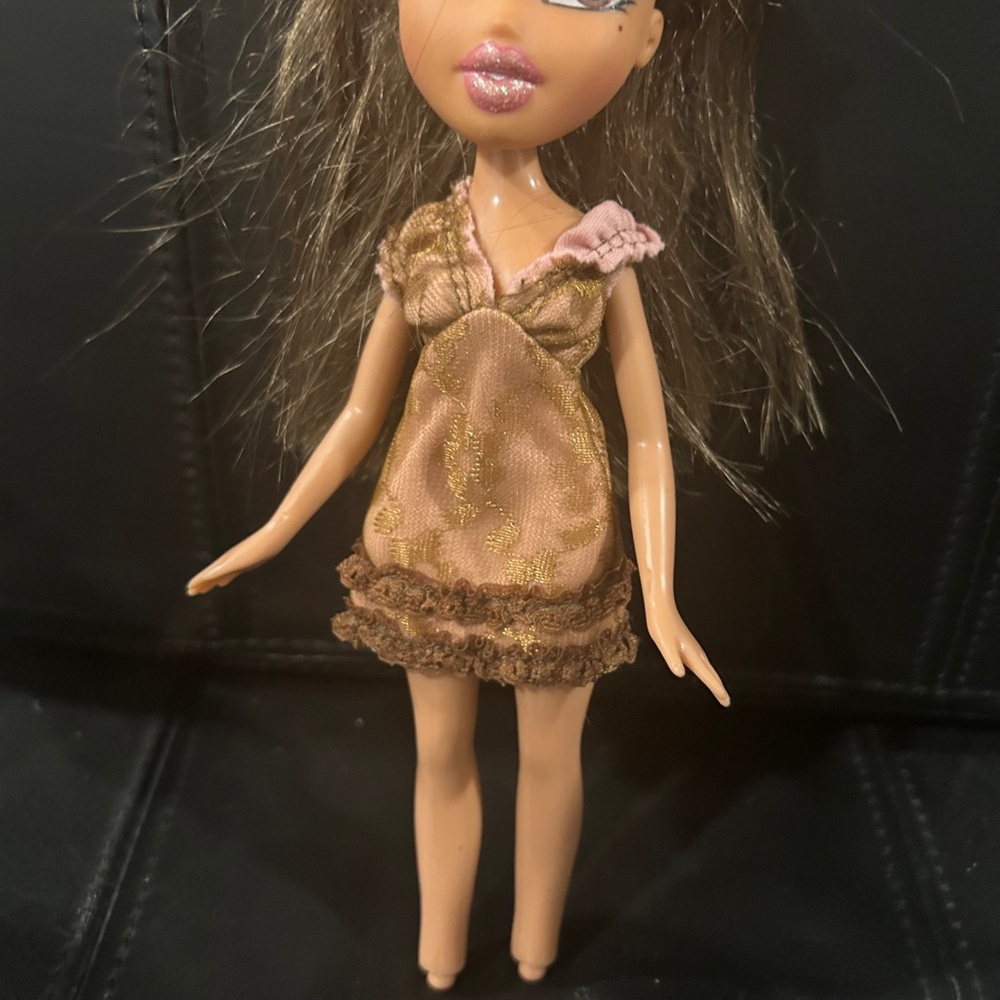 Bratz  Yazmen Stylish Brown Doll with Gold Accents No Shoes/Feet